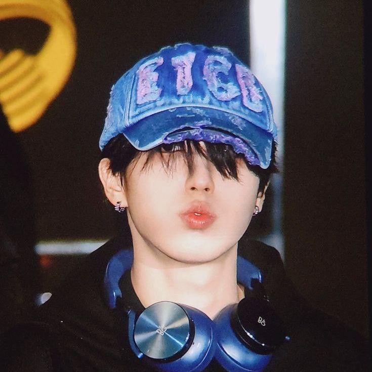 Behind-the-scenes cut of HAN (Stray Kids)