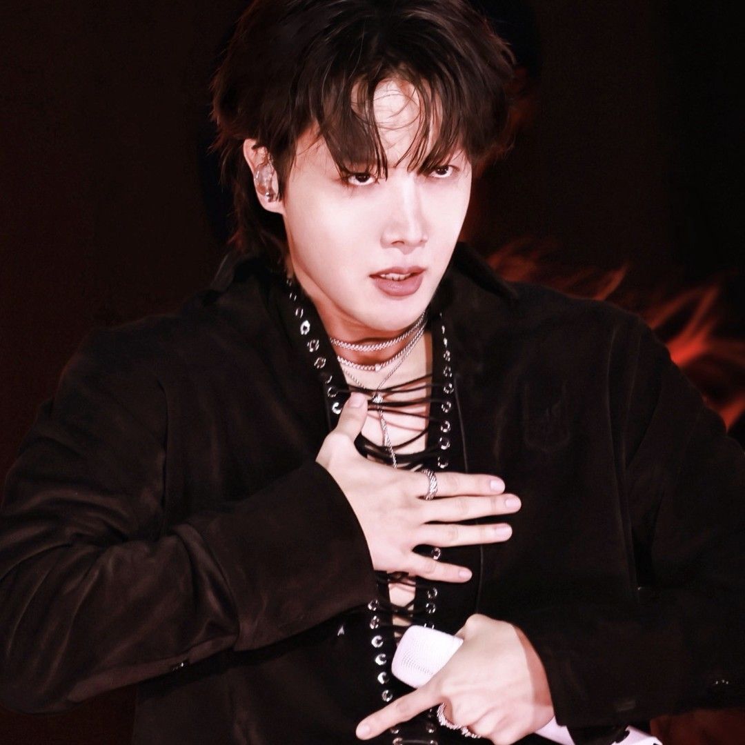 제이홉 (방탄소년단)의 최신 사진
