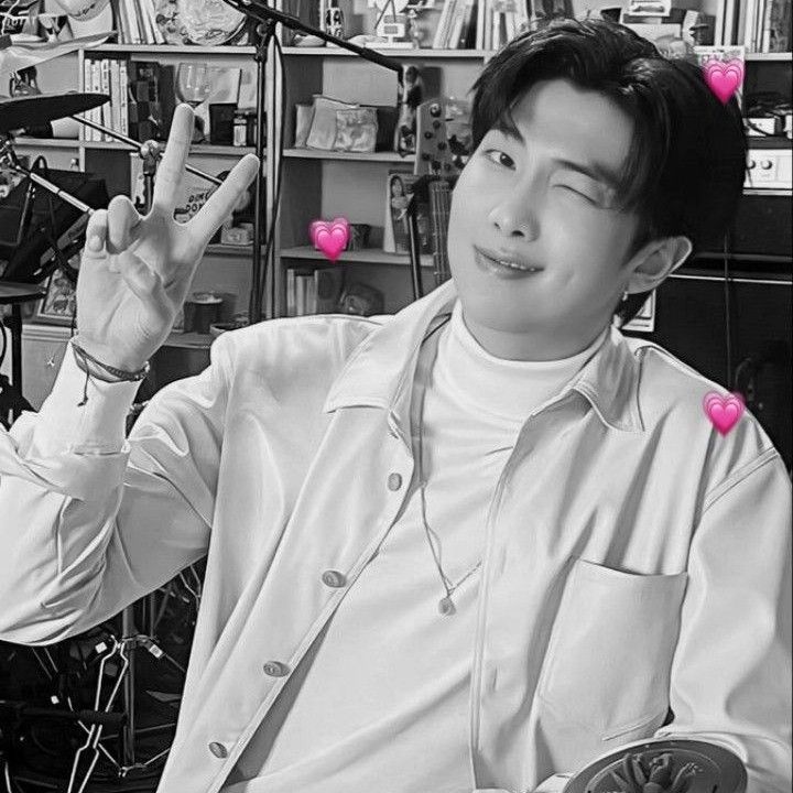 Foto aktivitas terbaru RM (BTS)