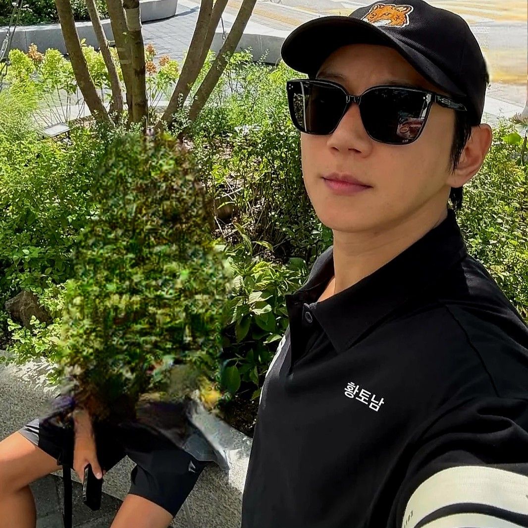 Recent activity shot of Hwang Chiyeol