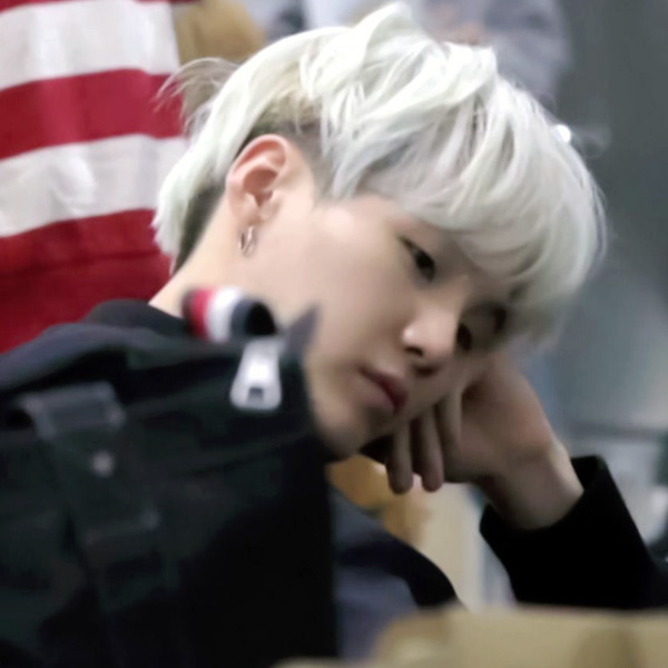 SUGA (防彈少年團)的最新照片