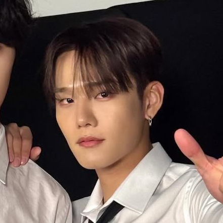 Behind-the-scenes cut of Seunghun (B.D.U)