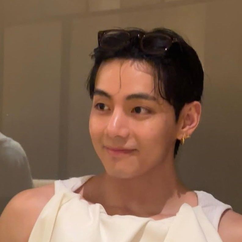 A moment captured by V (BTS)'s fan