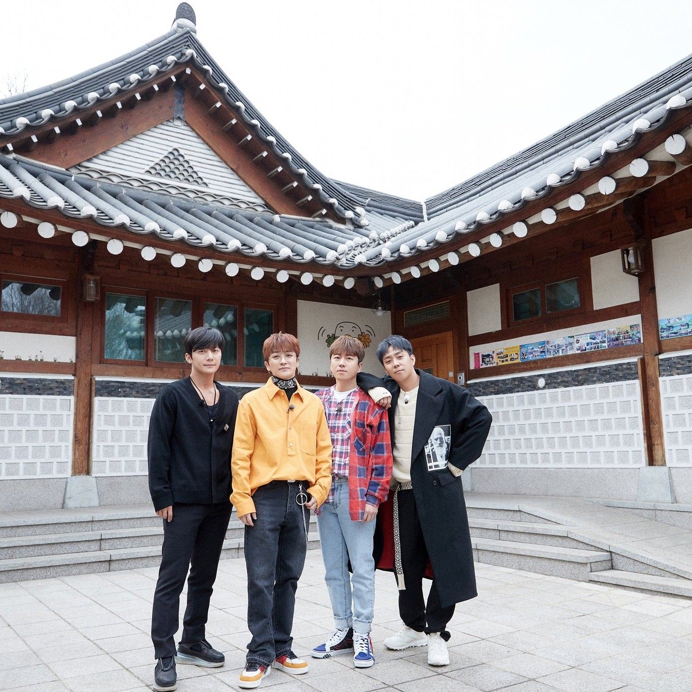 Latest photo of SECHSKIES