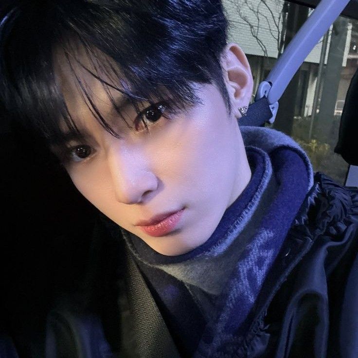 Latest photo of HANGYEOM (OMEGA X)