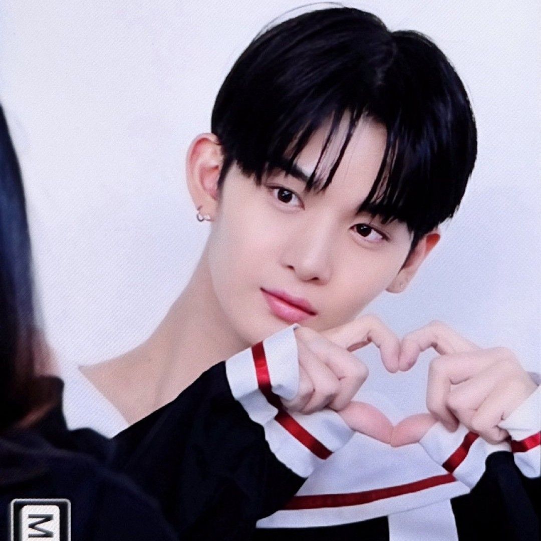 Foto terbaru Bae Jinyoung
