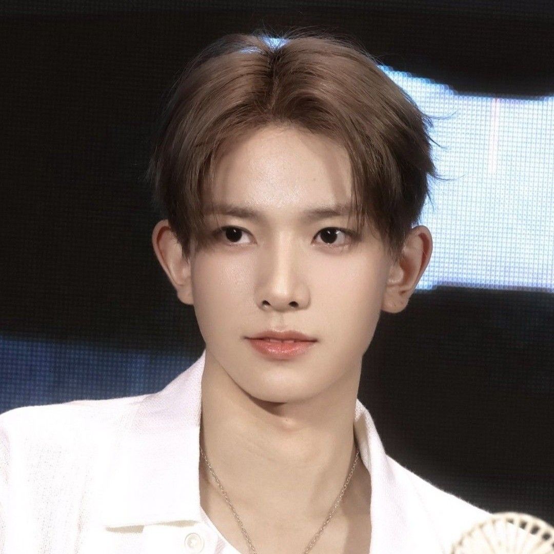 Latest photo of Heeseung (ENHYPEN)