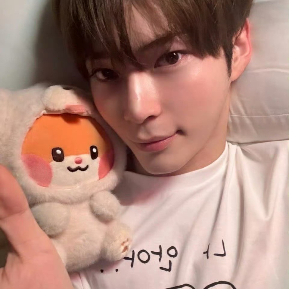 Behind-the-scenes cut of Sung Hanbin (ZEROBASEONE)