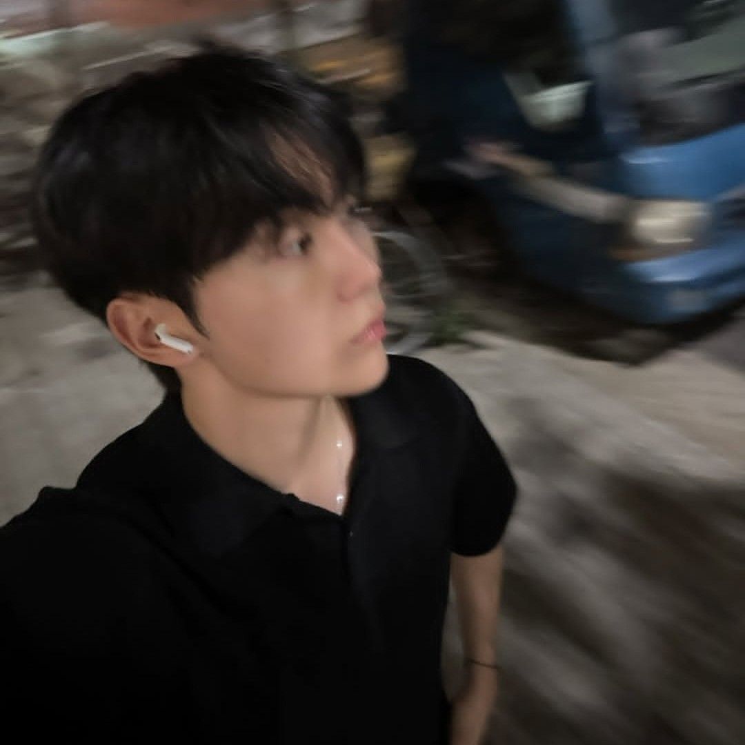 A moment captured by Seungkwan (SEVENTEEN)'s fan