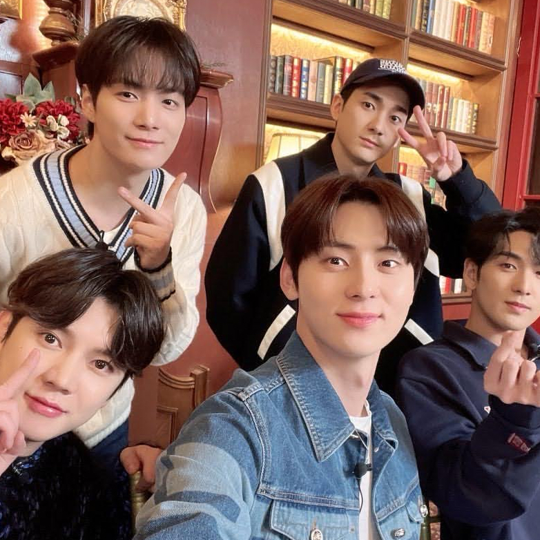 Latest photo of NU'EST
