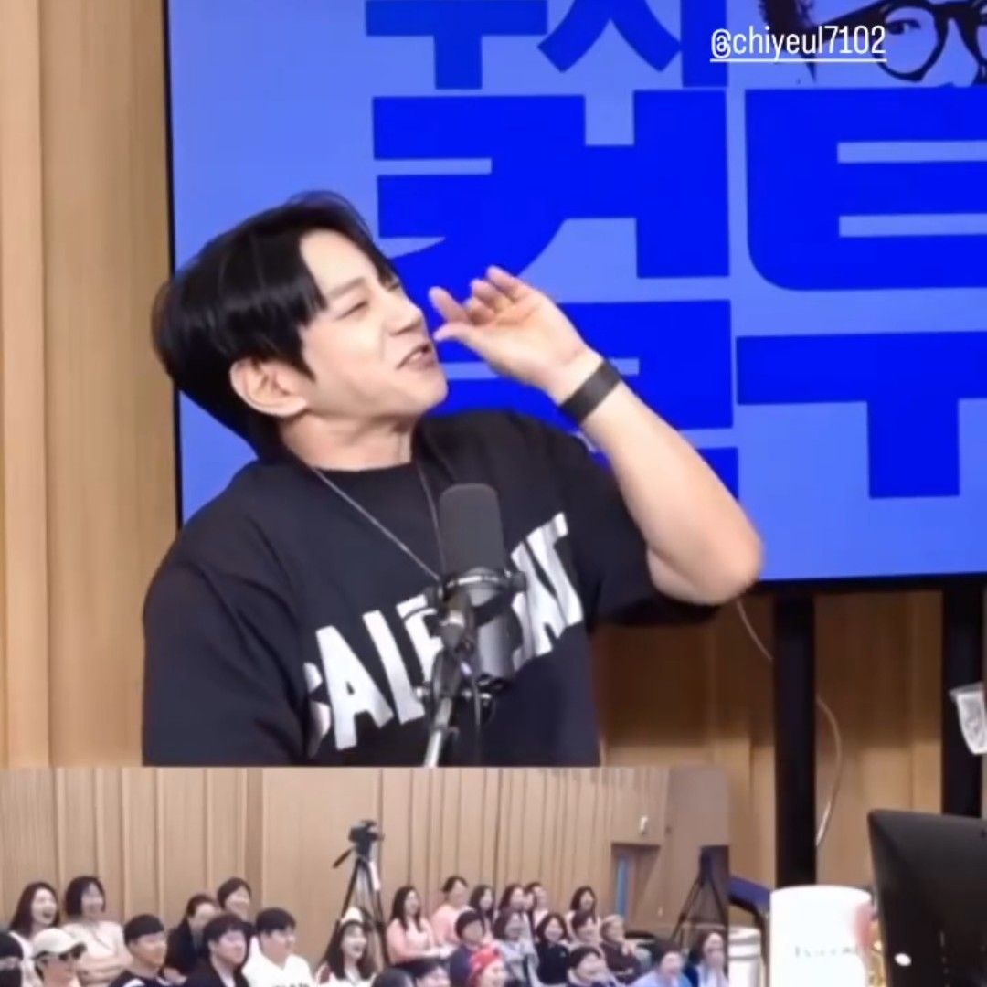 A moment captured by Hwang Chiyeol's fan