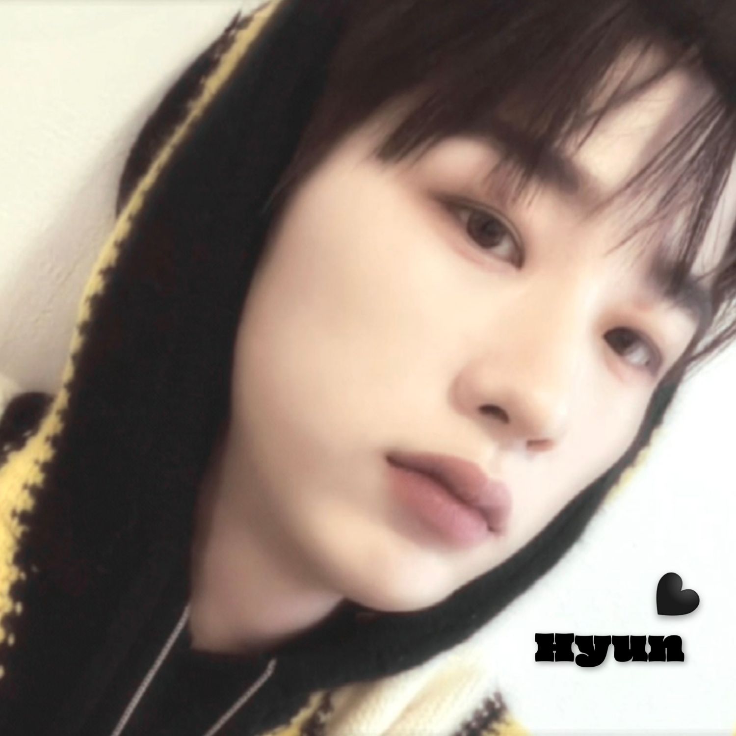 A moment captured by Hyun's fan