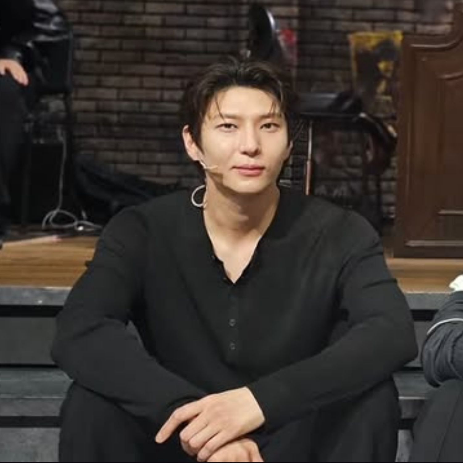 Recent activity shot of LEO (VIXX)