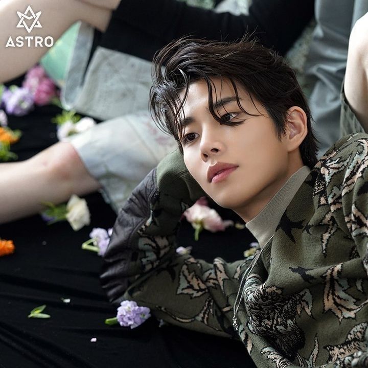 A moment captured by MJ (ASTRO)'s fan