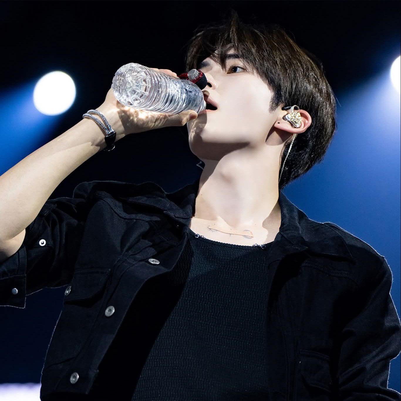 A moment captured by Sung Hanbin (ZEROBASEONE)'s fan