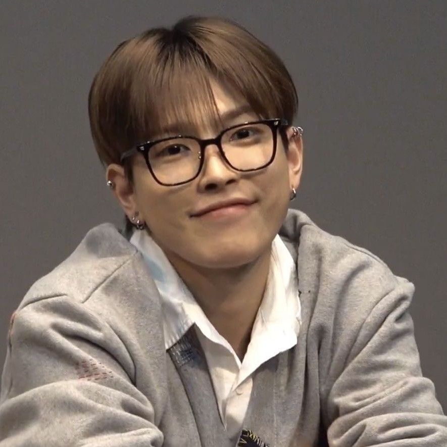 弘中 (ATEEZ)的最新照片