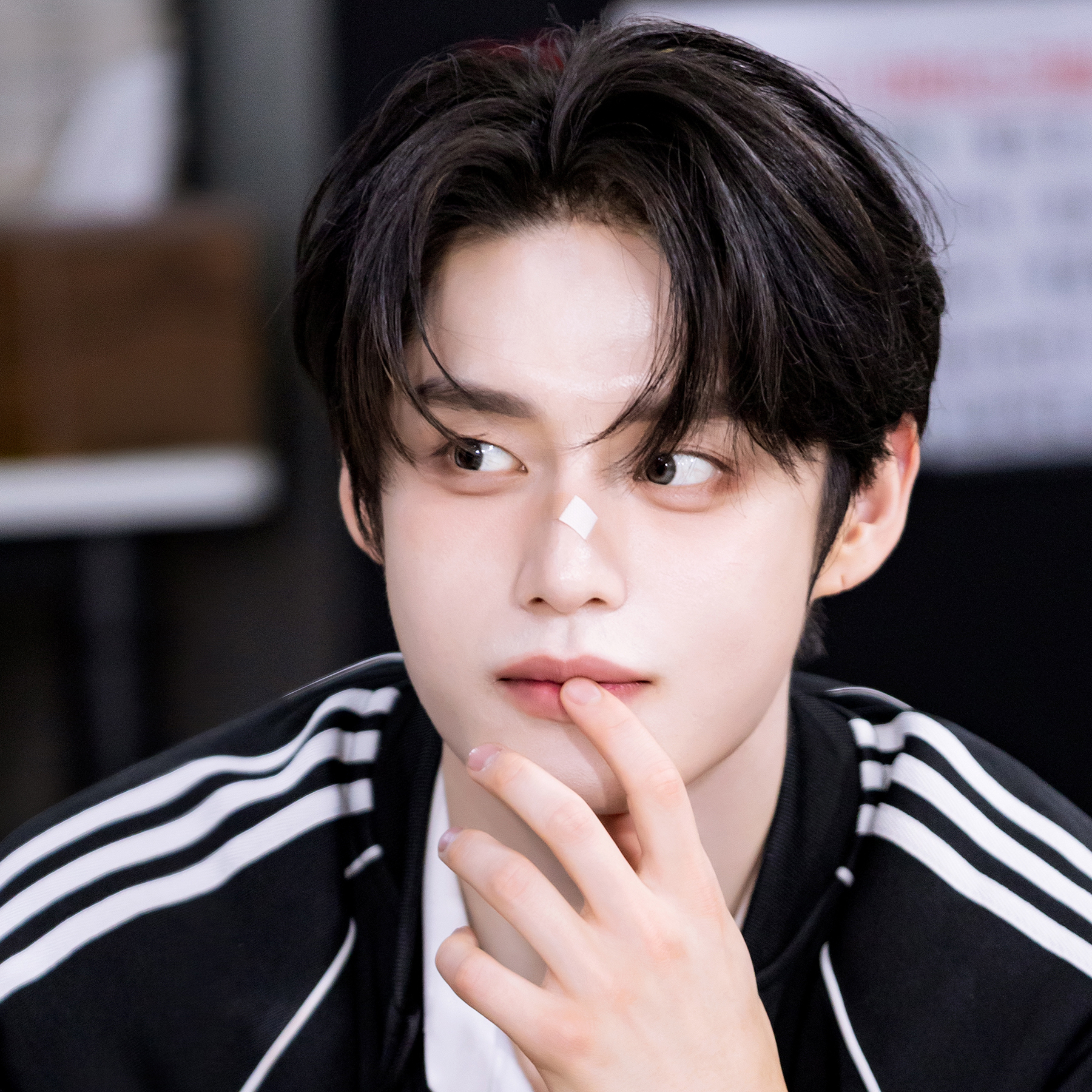 Potret di balik layar Kim Jiwoong (ZEROBASEONE)