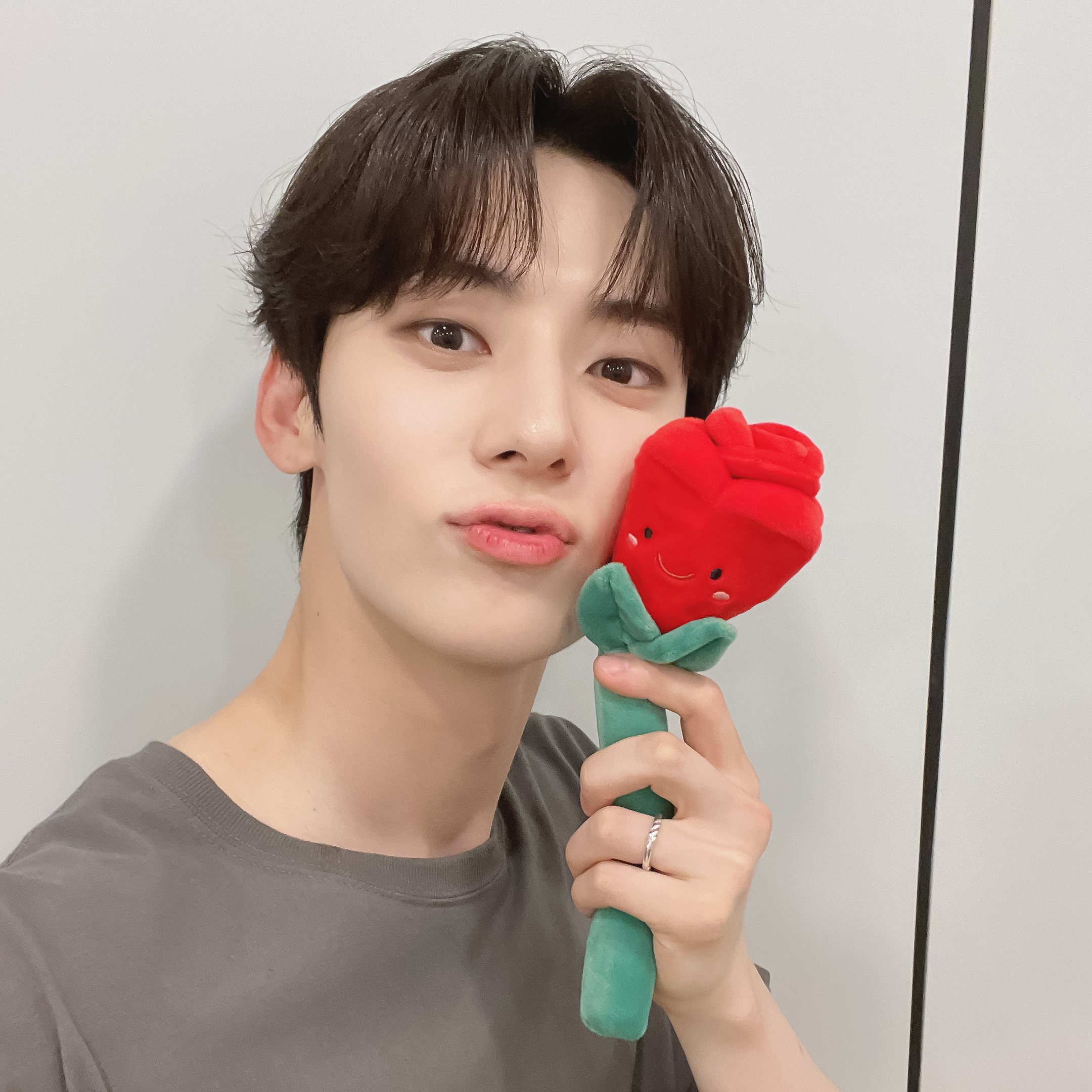 A moment captured by Hwang Minhyun's fan