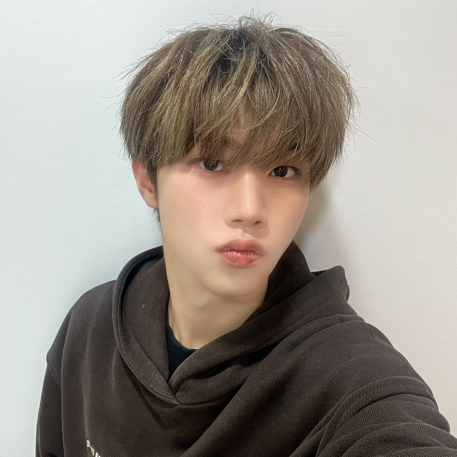 Behind-the-scenes cut of Hyunwoo (Xikers)