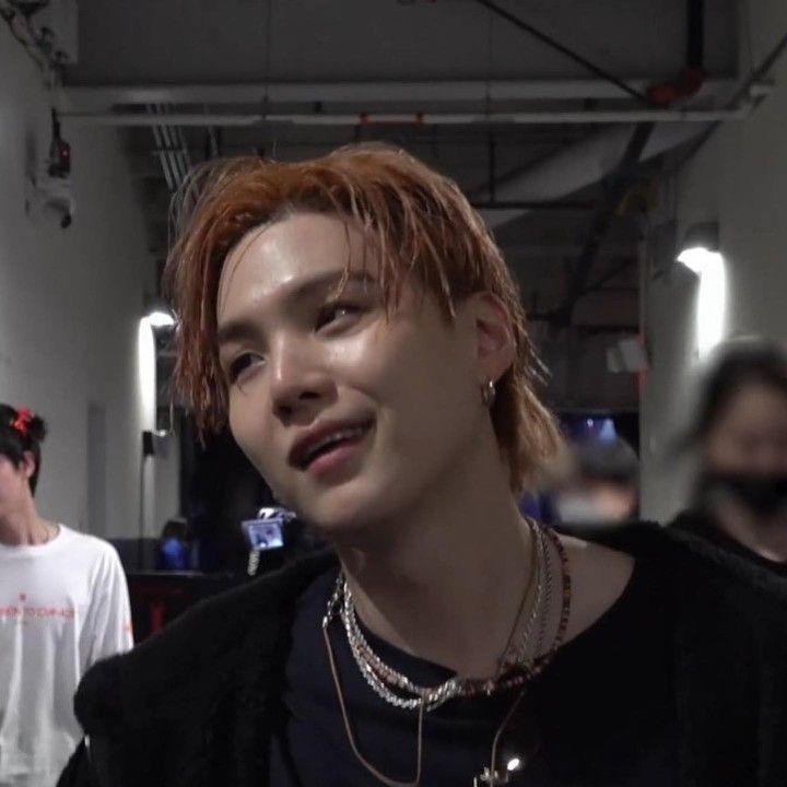 SUGA (防彈少年團)的幕後花絮