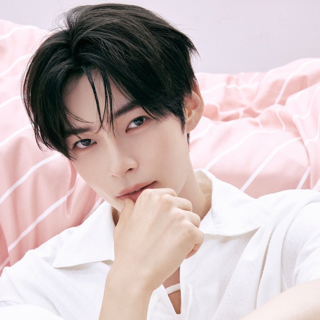 A moment captured by Sung Hanbin (ZEROBASEONE)'s fan