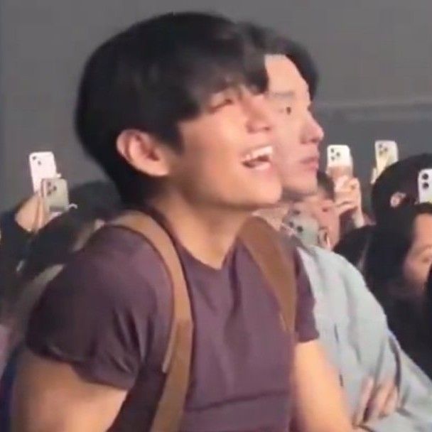 뷔 (방탄소년단) 최근 활동샷