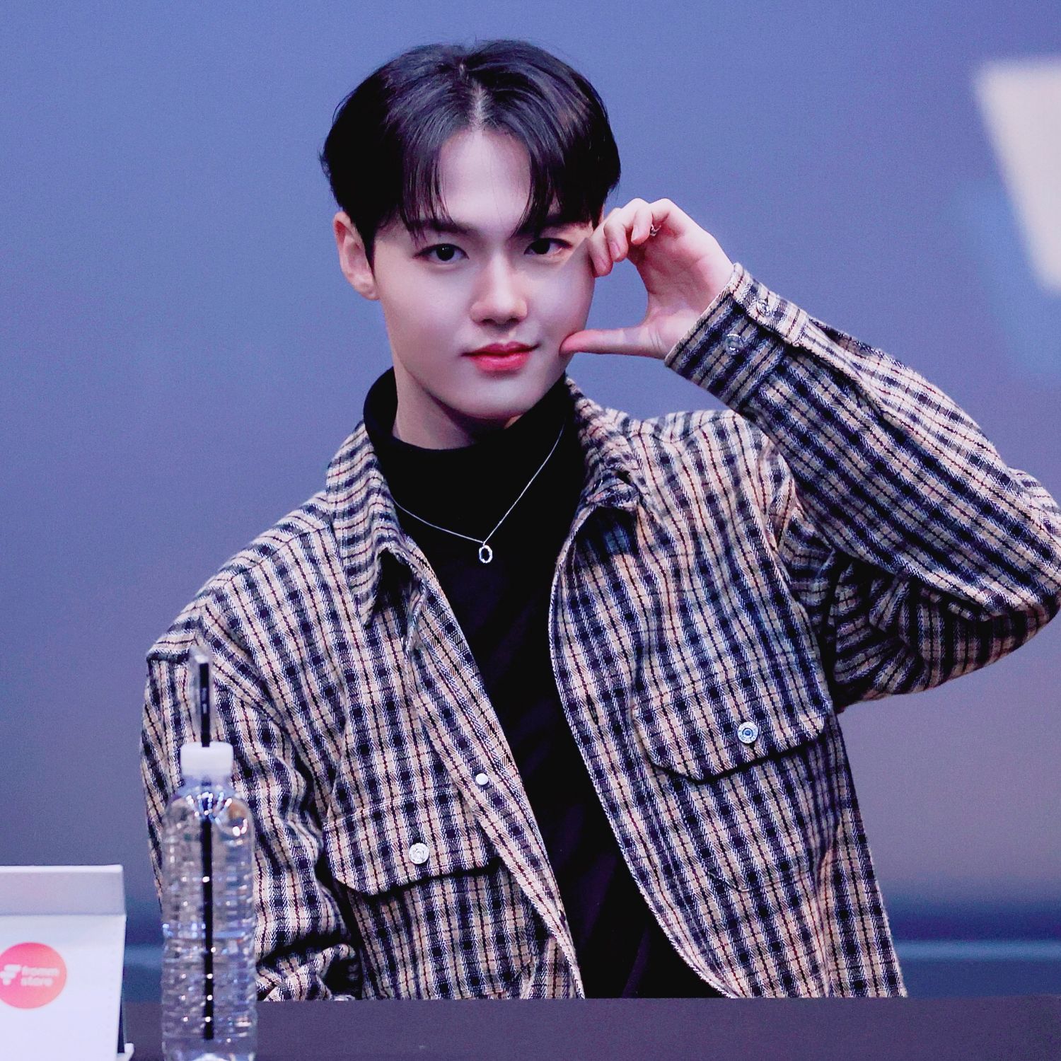 Potret di balik layar Doyoung (TREASURE)