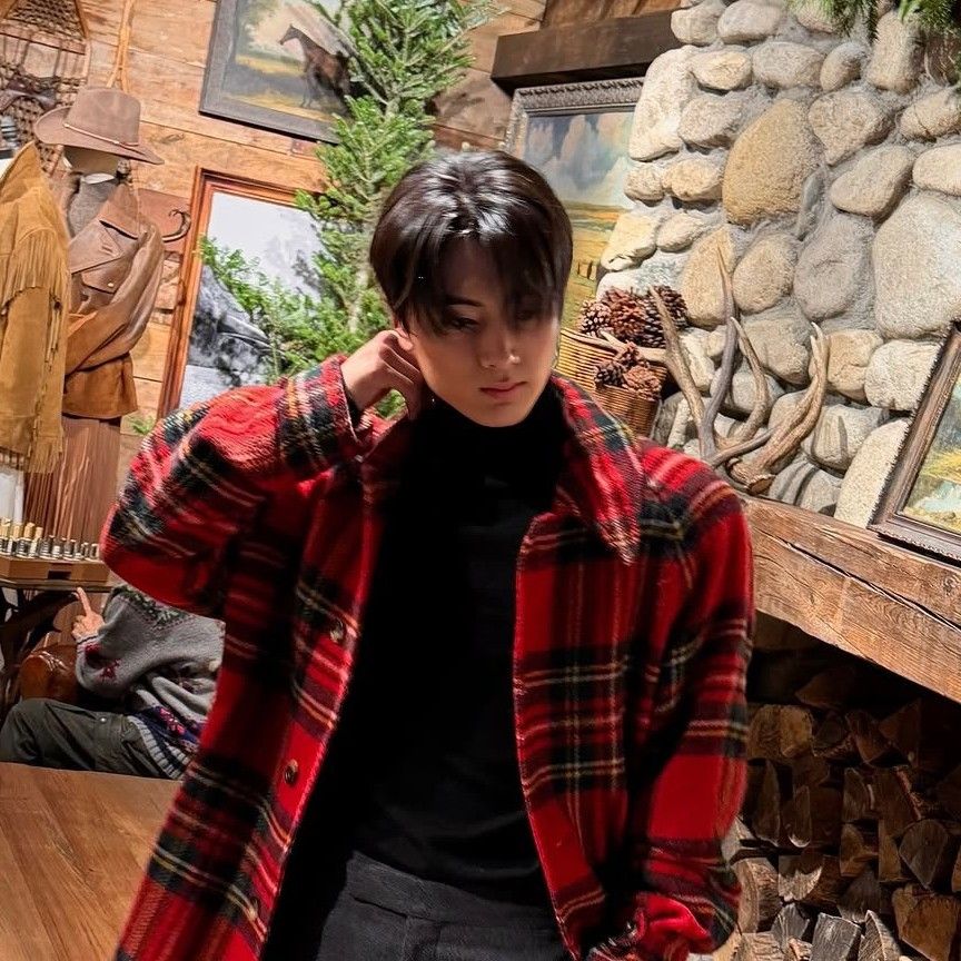 Foto aktivitas terbaru Jay (ENHYPEN)