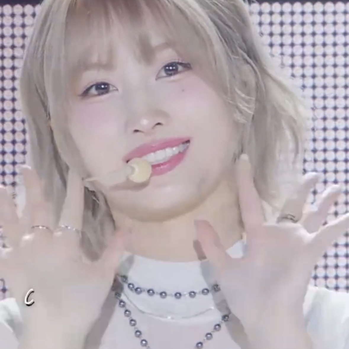 Foto terbaru Momo (TWICE)