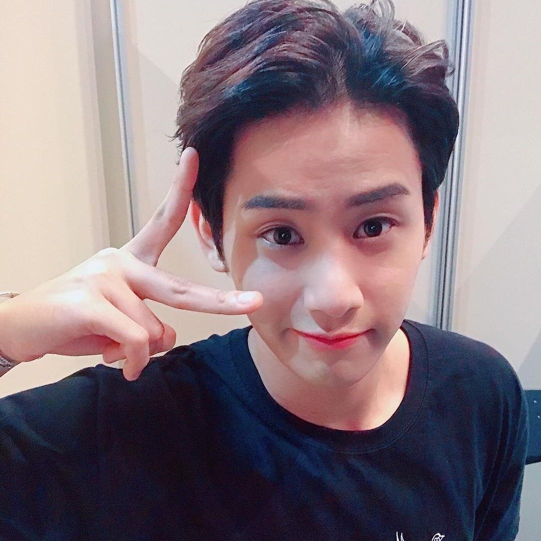 Behind-the-scenes cut of Ko Hojung (HOTSHOT)