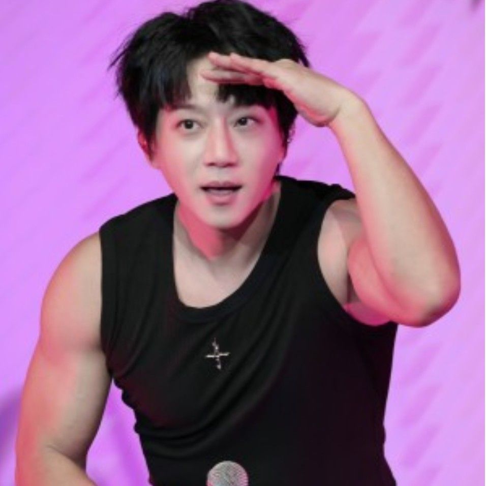 A moment captured by Hwang Chiyeol's fan