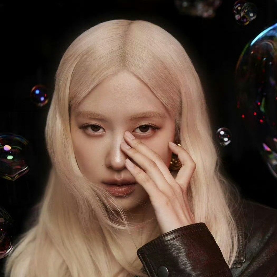 Recent activity shot of ROSÉ (BLACKPINK)