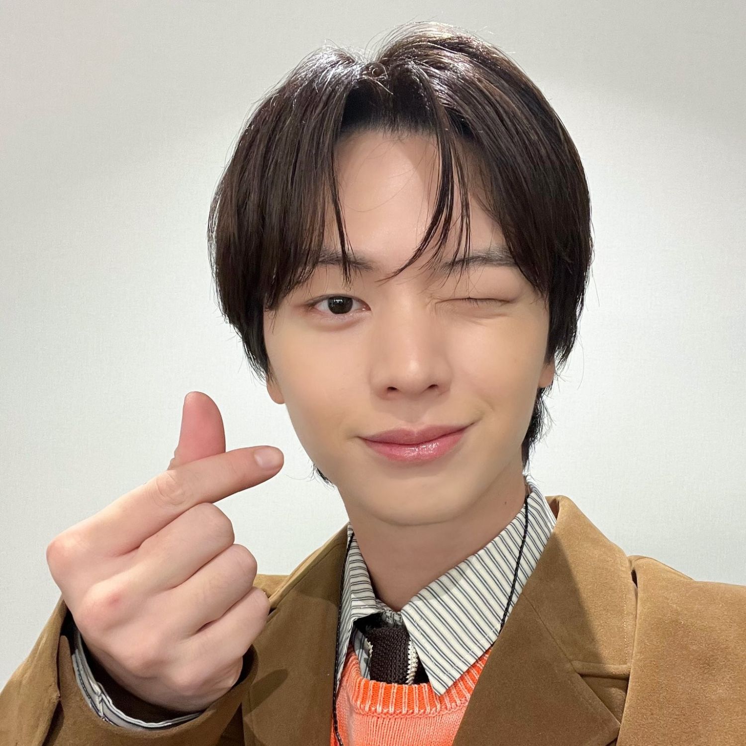 Latest photo of Yook Sungjae (BTOB)