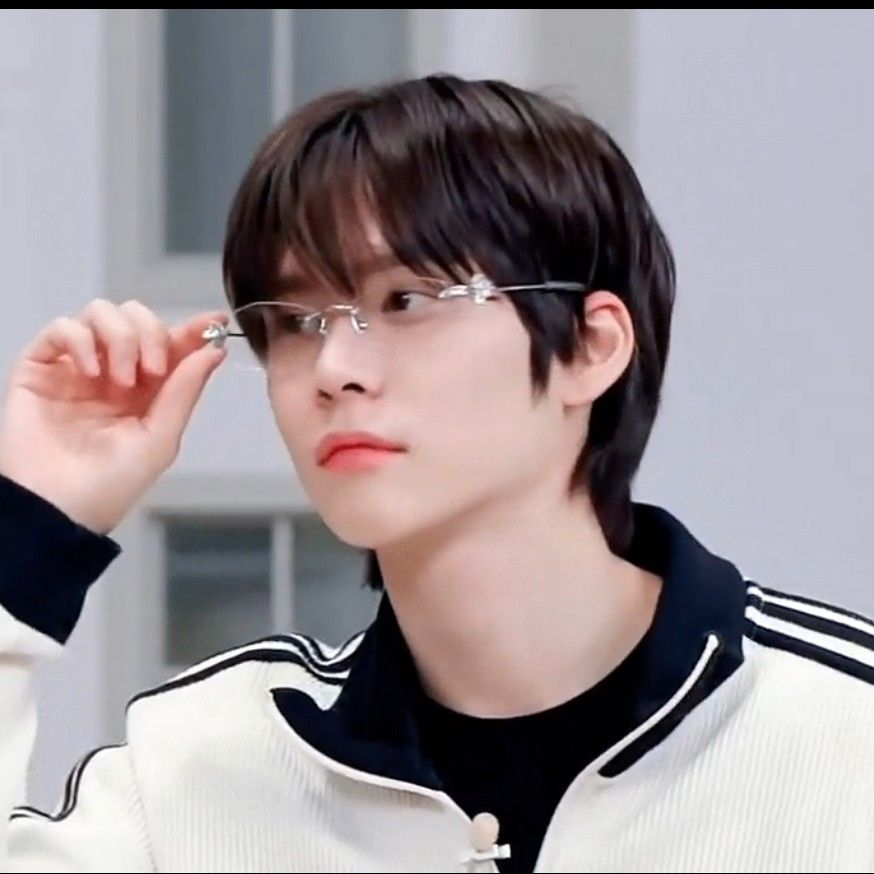 Behind-the-scenes cut of Eunseok (RIIZE)