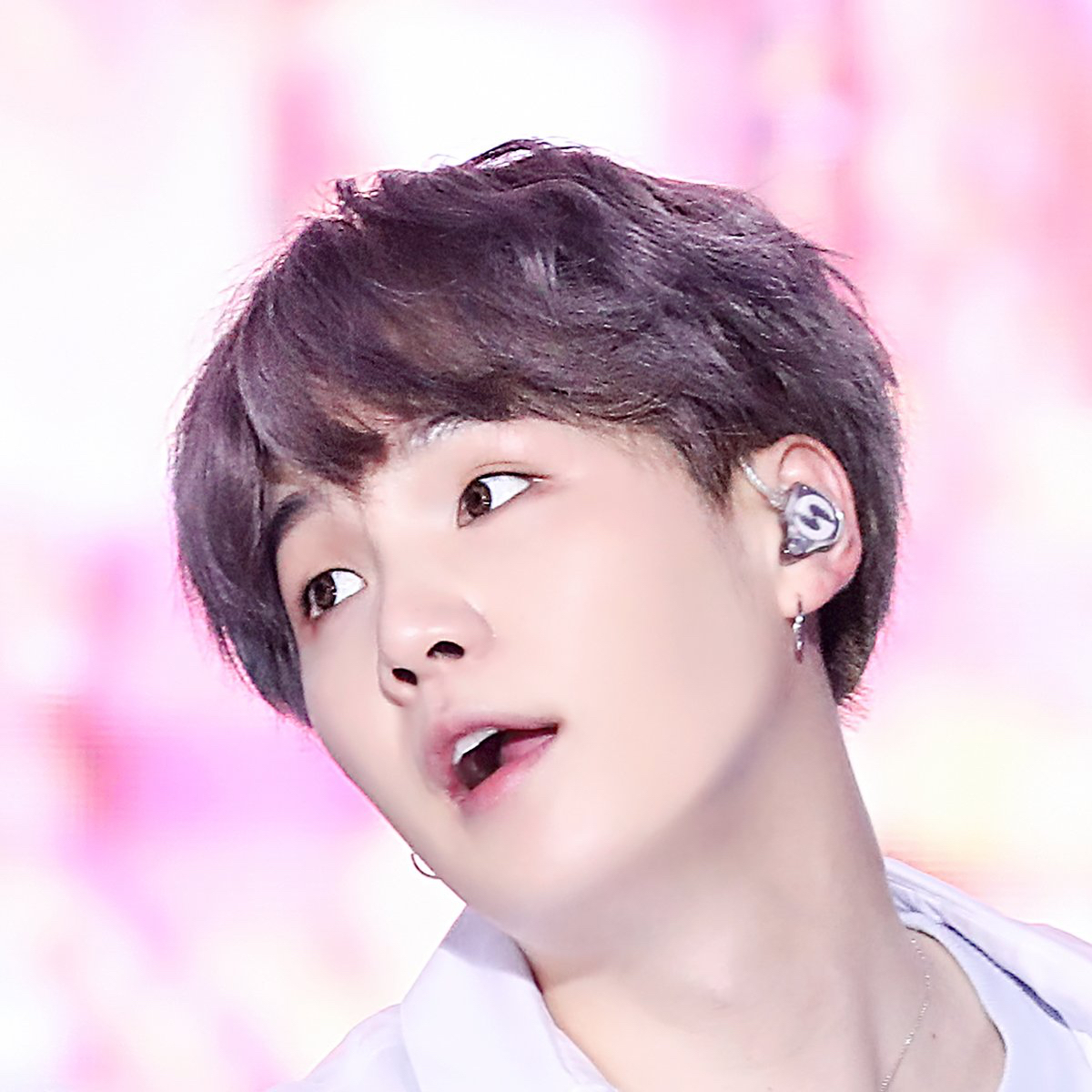 SUGA (防弹少年团)的最新活动照片