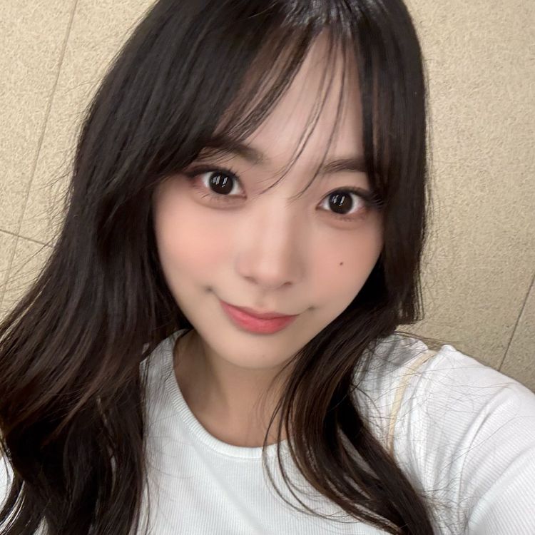 Behind-the-scenes cut of Siyeon (QWER)