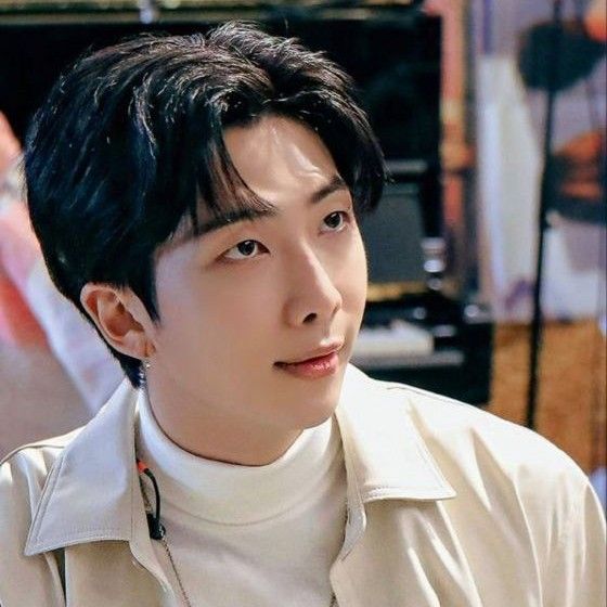 RM (防弹少年团)的最新照片