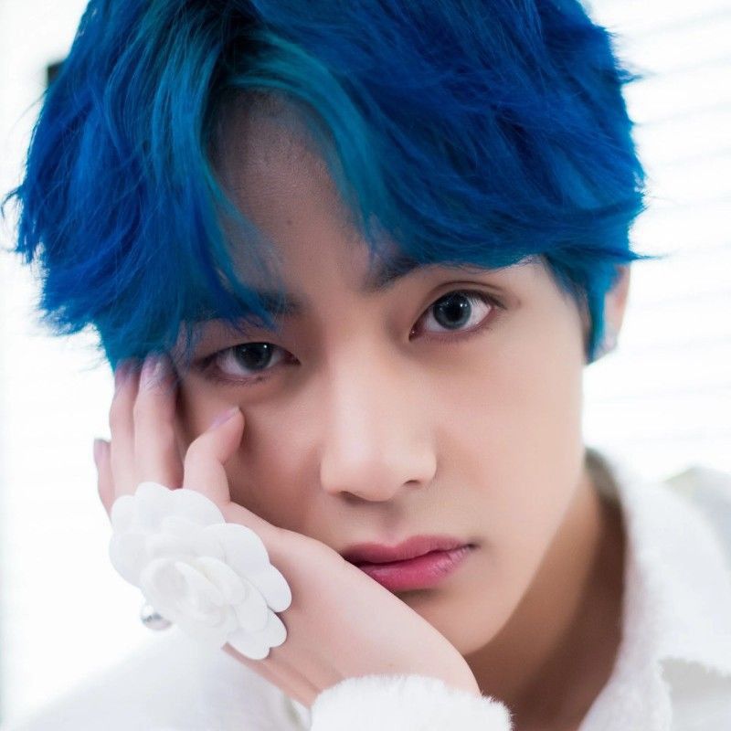 Latest photo of V (BTS)
