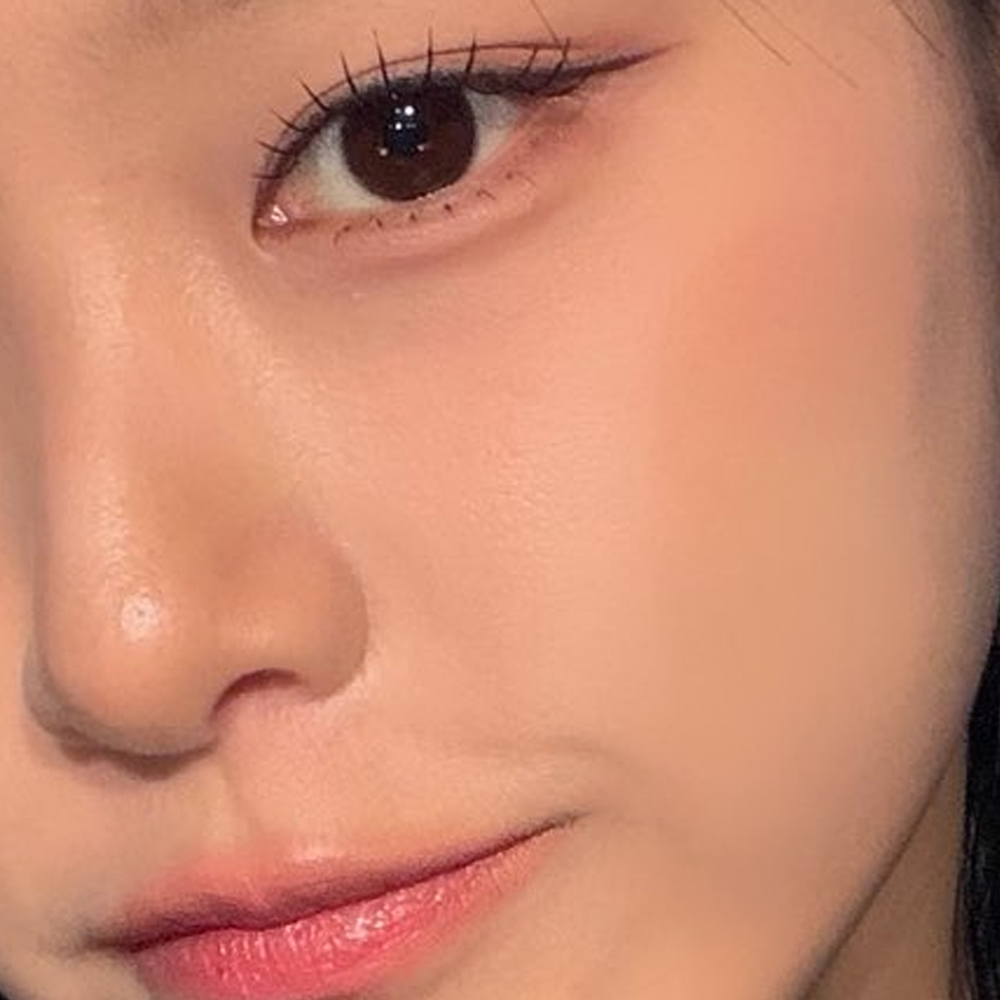 Behind-the-scenes cut of HyunJin (Loossemble)