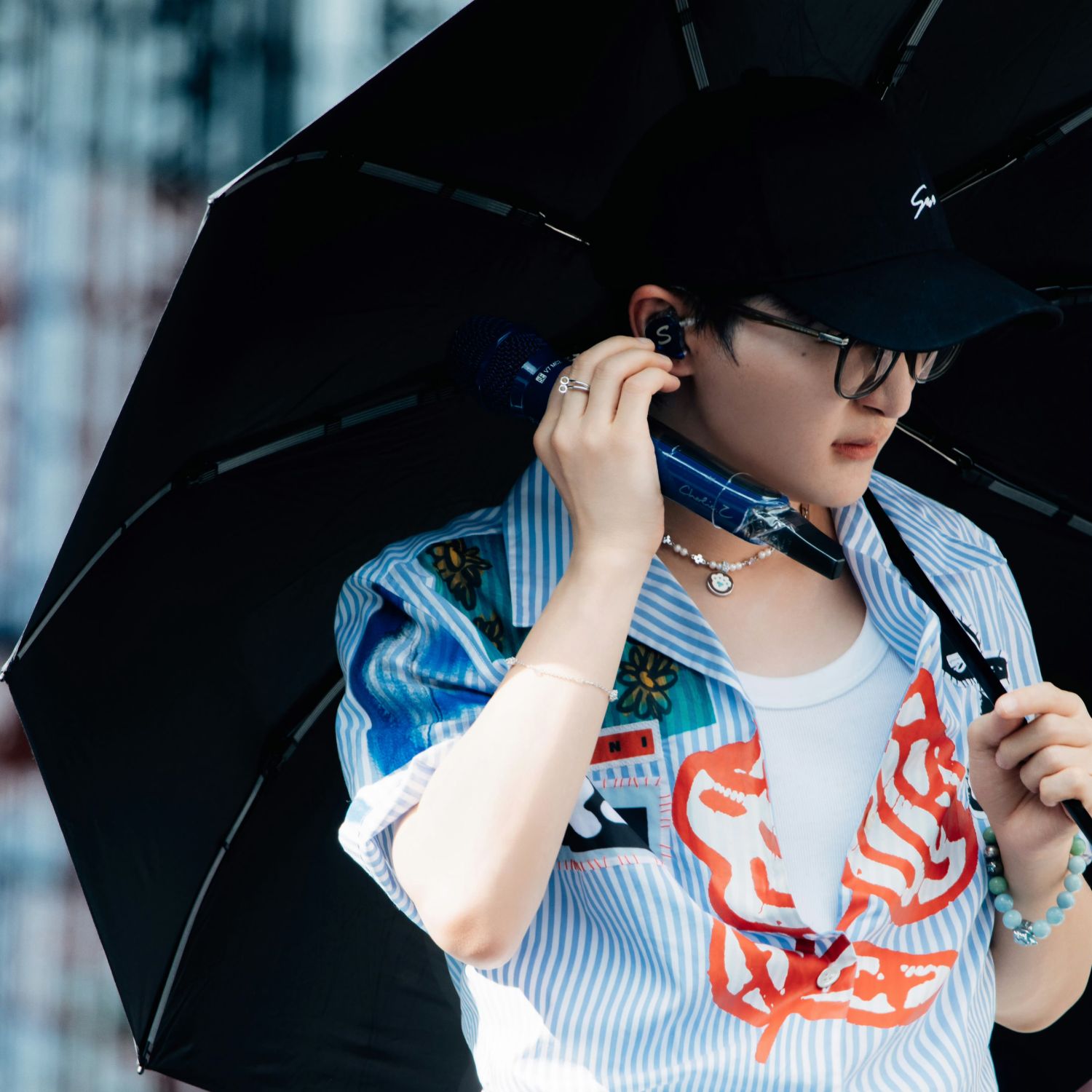 A moment captured by Charlie Zhou's fan