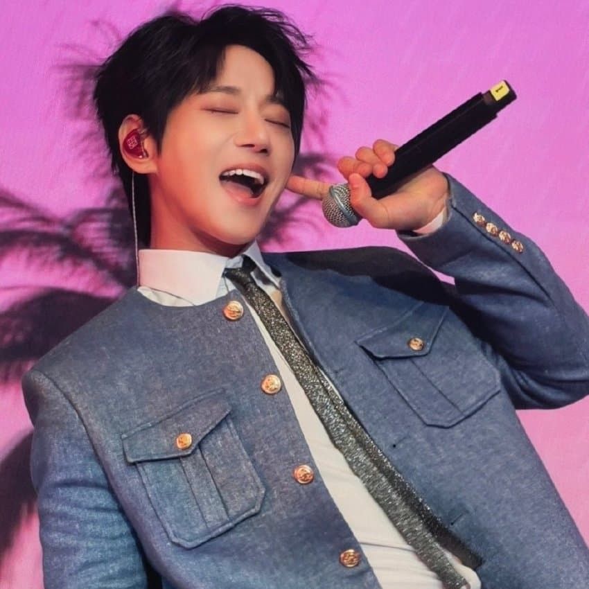 A moment captured by Hwang Chiyeol's fan