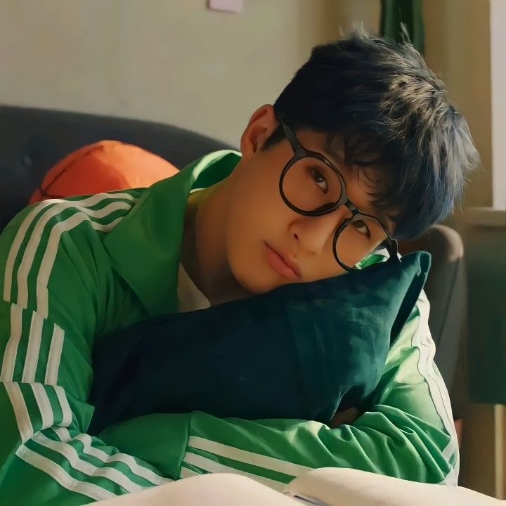 Behind-the-scenes cut of Jinjin (ASTRO)