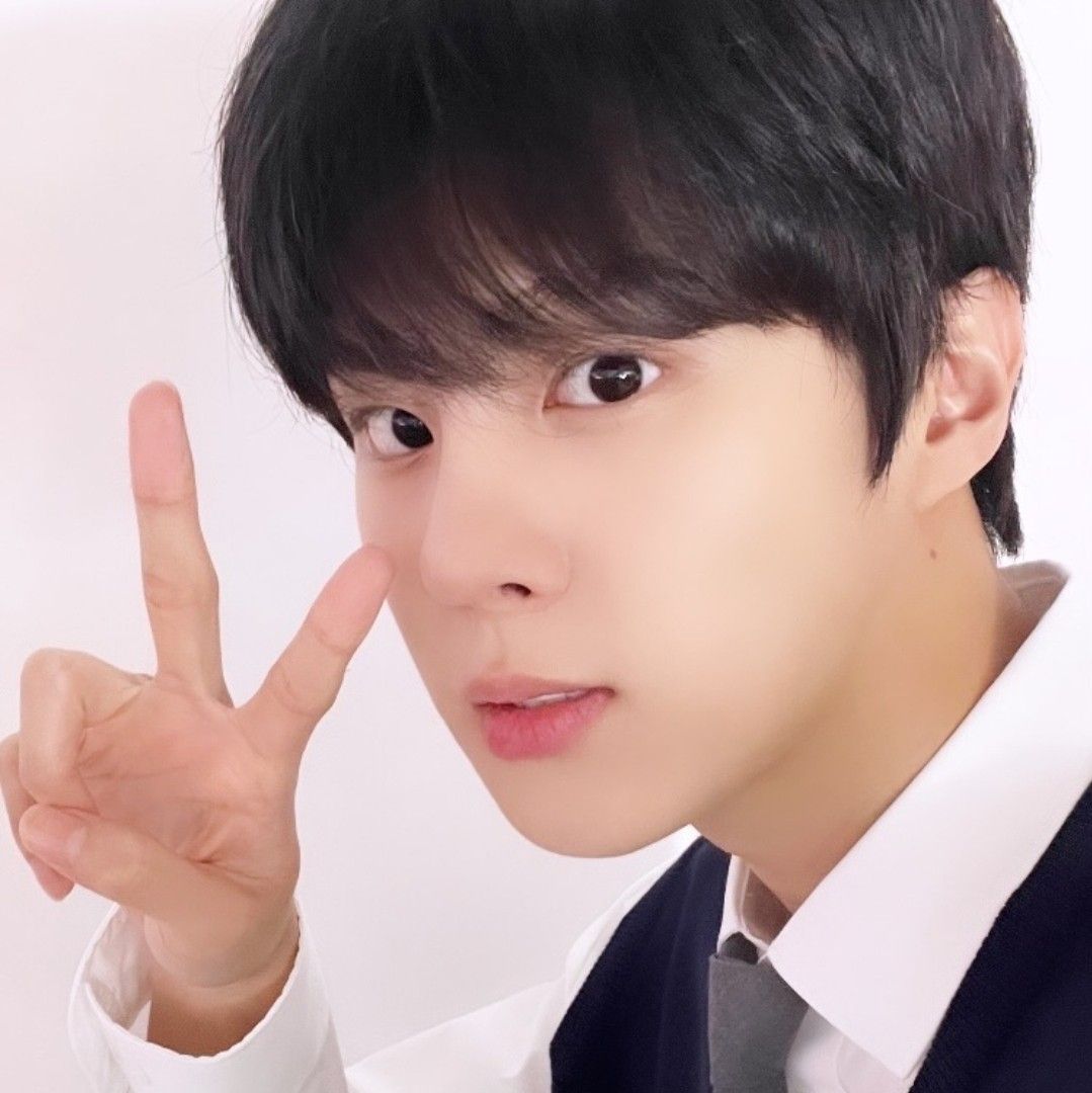 Foto aktivitas terbaru Kim Wooseok