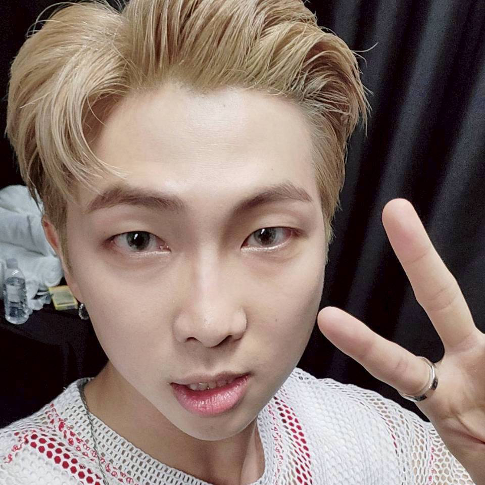 Momen yang diabadikan oleh penggemar RM (BTS)