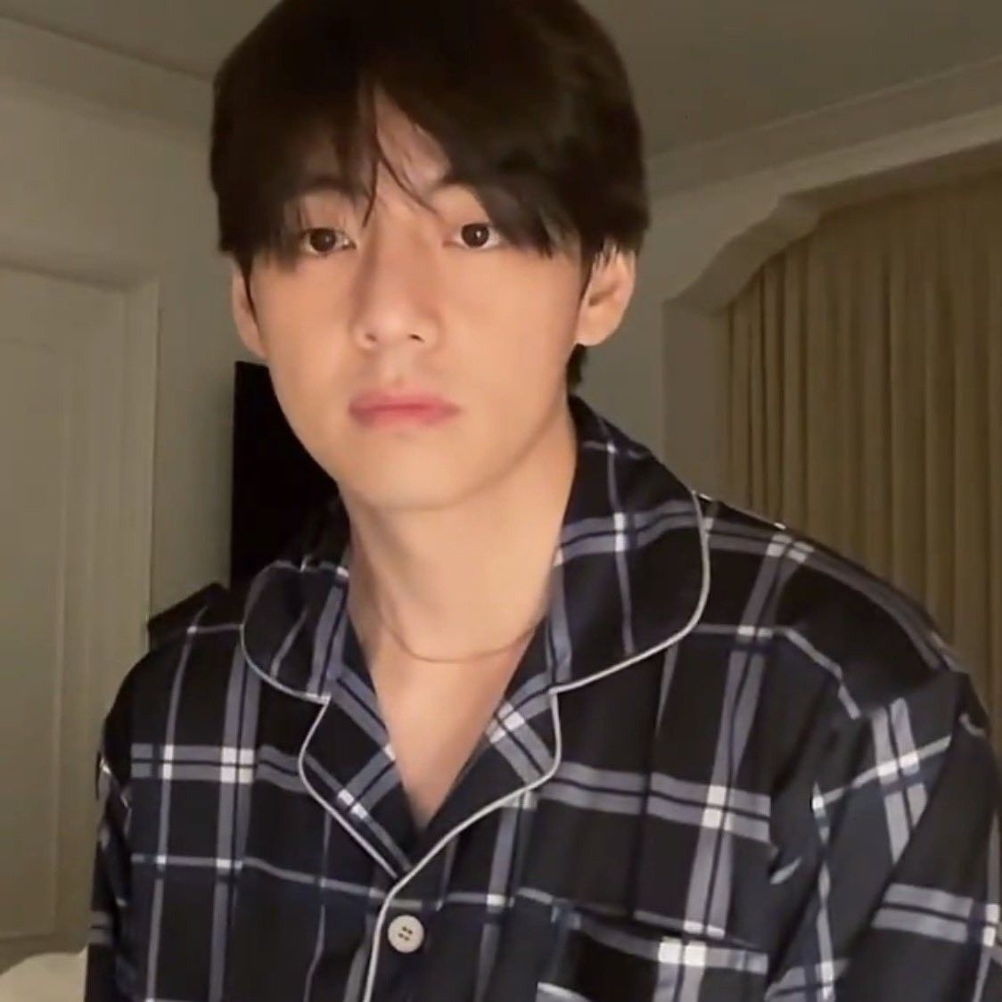 Behind-the-scenes cut of V (BTS)