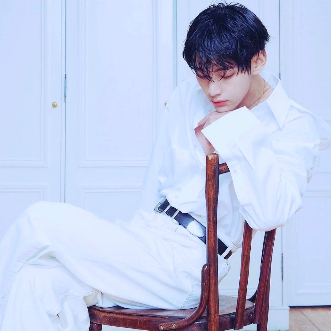 A moment captured by V (BTS)'s fan