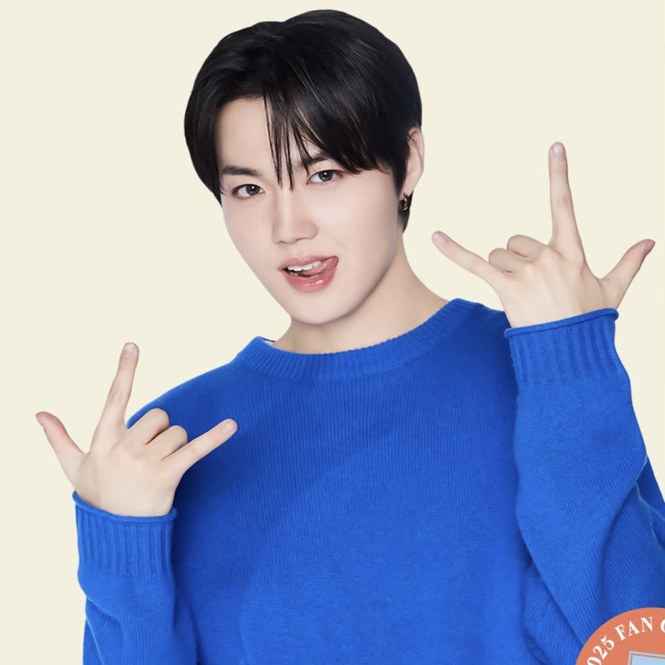 Recent activity shot of Doyoung (TREASURE)