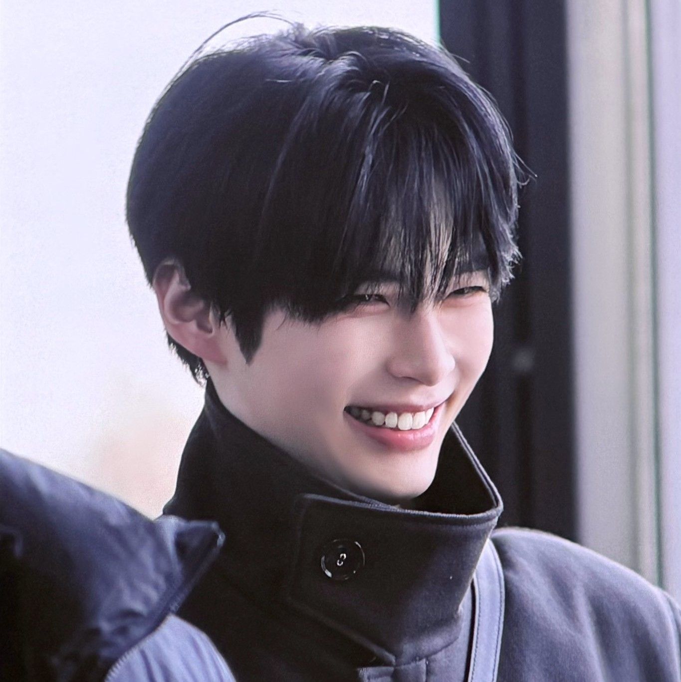 Foto aktivitas terbaru Sung Hanbin (ZEROBASEONE)