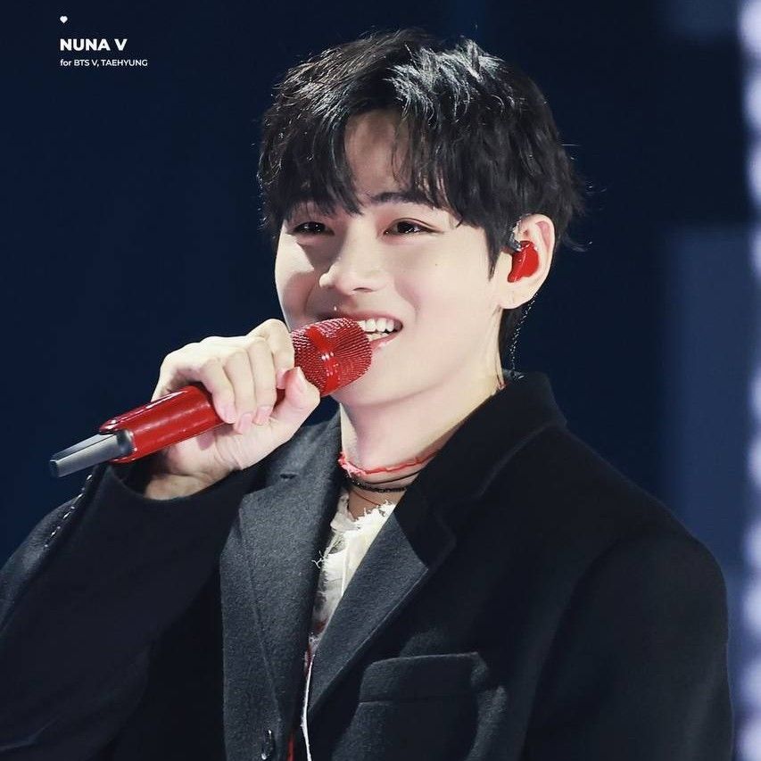 뷔 (방탄소년단)의 최신 사진