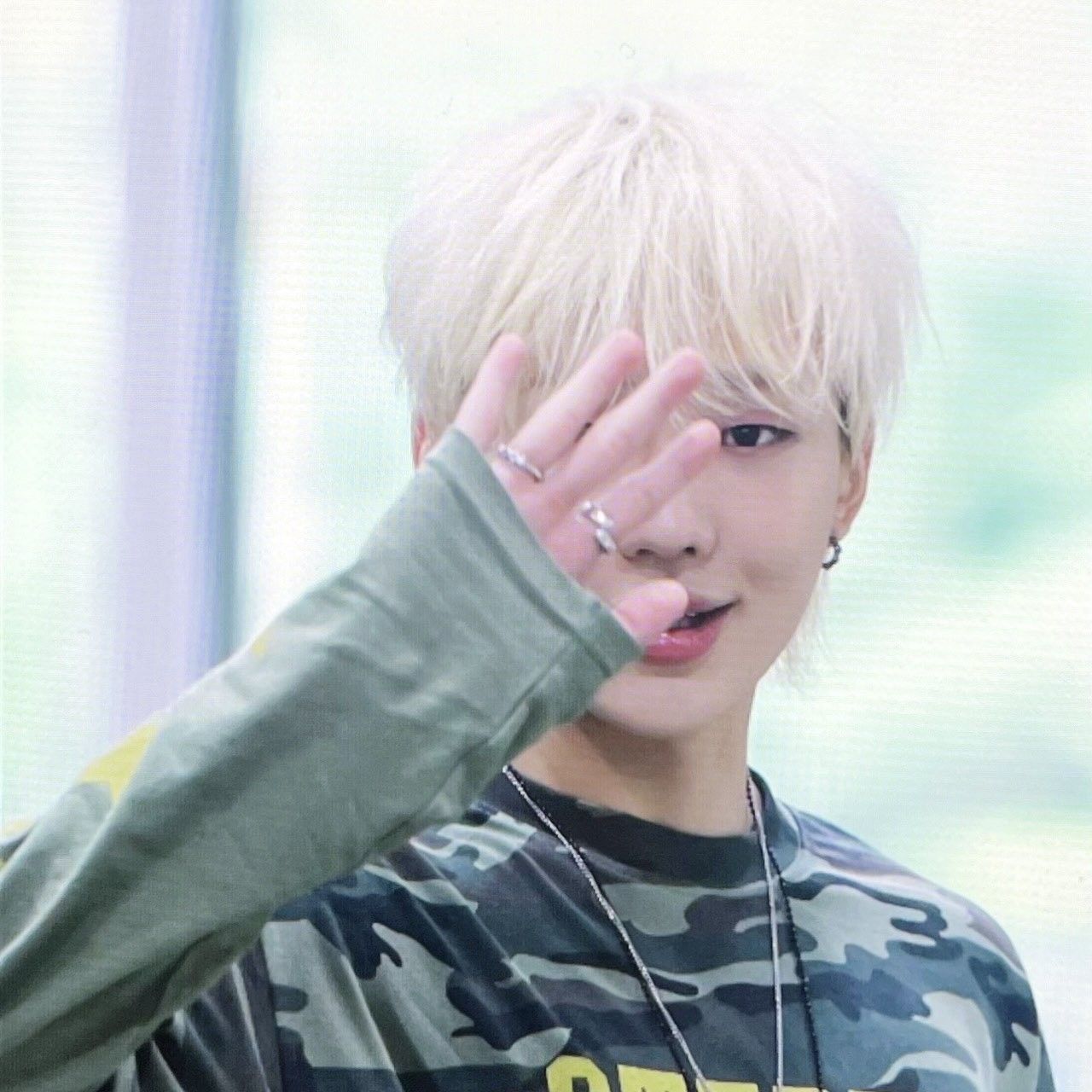 Behind-the-scenes cut of Junhyeok (TNX)